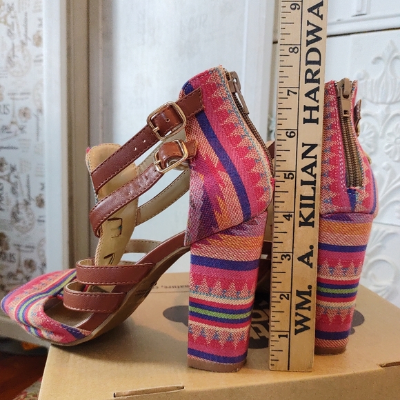 ❤️ Aztec pattern chunky Bohemian heels size 7 - Picture 2 of 9